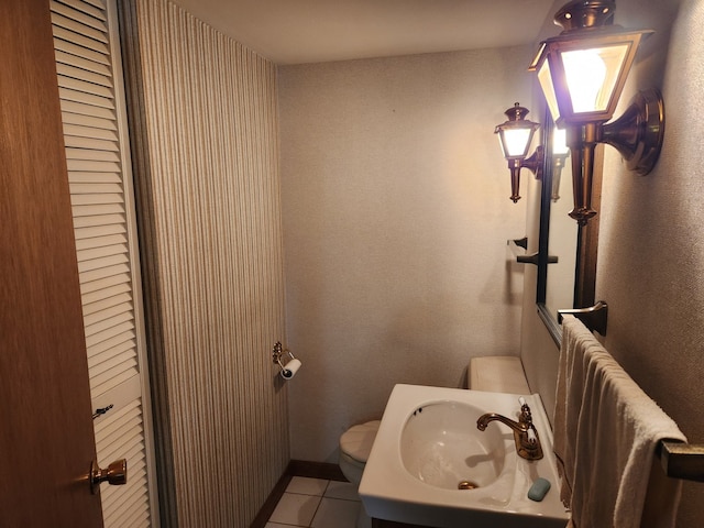 624 Maple Ave, Lisle, IL 60532 - bathroom featuring toilet and tile patterned flooring
