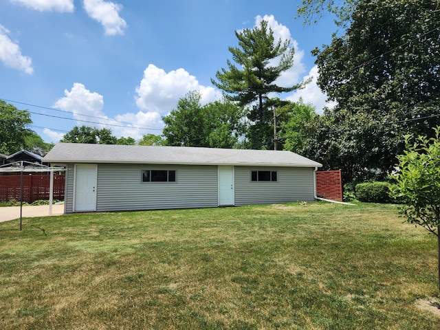624 Maple Ave, Lisle, IL 60532 - back of property featuring a yard