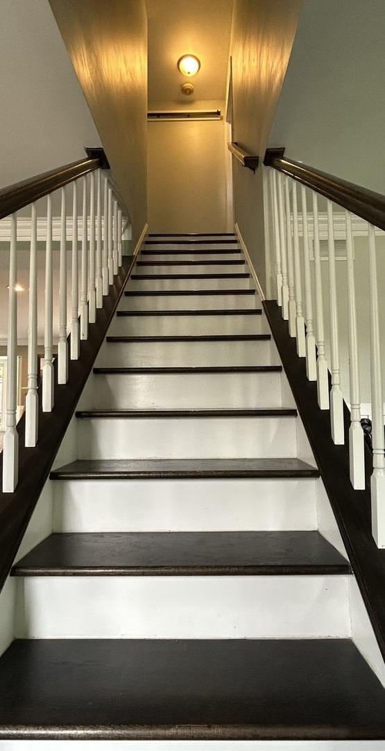 1401 Fallcreek Ct, Naperville, IL 60565 - view of staircase