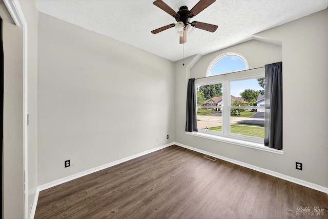 700 Cottonwood Cir, Genoa, IL 60135 - photo 25