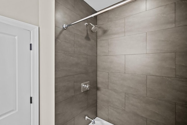 841 W Monroe St Unit 4A, Chicago, IL 60607 - bathroom featuring shower / bathtub combination