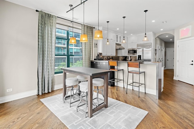 841 W Monroe St Unit 4A, Chicago, IL 60607 - dining room featuring arched walkways, light wood-style floors, and recessed lighting