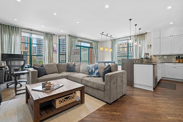 841 W Monroe St Unit 4A, Chicago, IL 60607 - living area with wood finished floors and recessed lighting