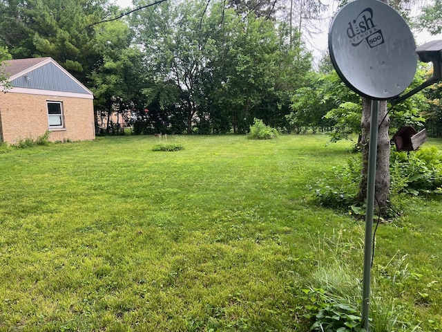 2075 Halsey Dr, Des Plaines, IL 60018 - view of grassy yard