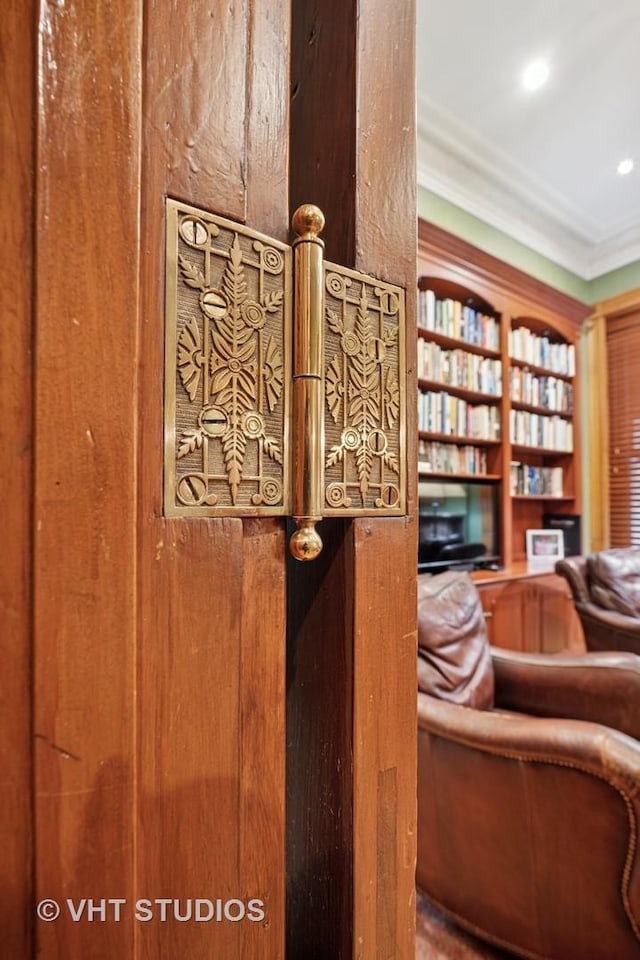 2124 N Cleveland Ave, Chicago, IL 60614 - living area featuring ornamental molding