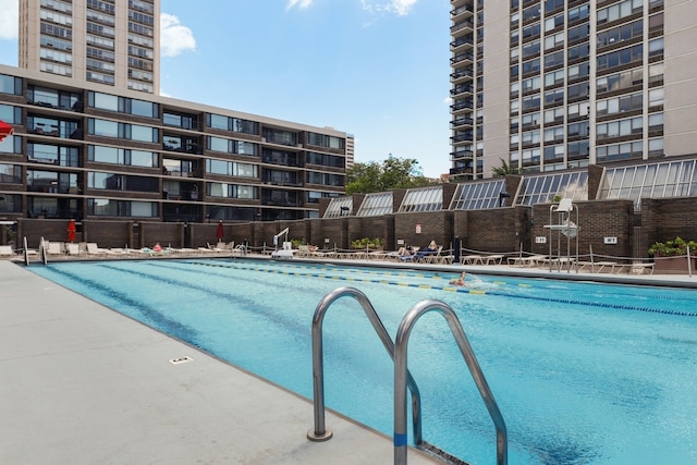 70 W Burton Pl Unit 1801, Chicago, IL 60610 - view of community pool