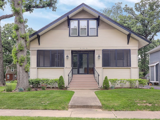 246 S Oak St, Itasca, IL 60143 - bungalow-style house featuring a front yard