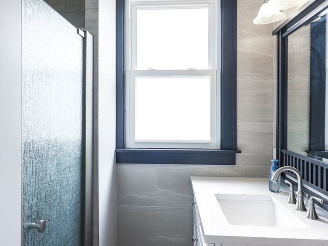 246 S Oak St, Itasca, IL 60143 - bathroom featuring vanity and tile walls