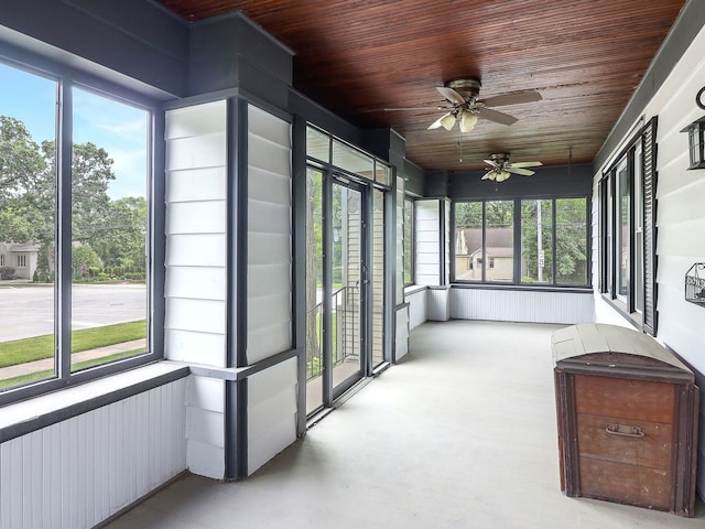 246 S Oak St, Itasca, IL 60143 - unfurnished sunroom with a ceiling fan