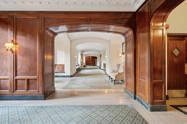 2440 N Lakeview Ave Unit 14E, Chicago, IL 60614 - corridor featuring arched walkways