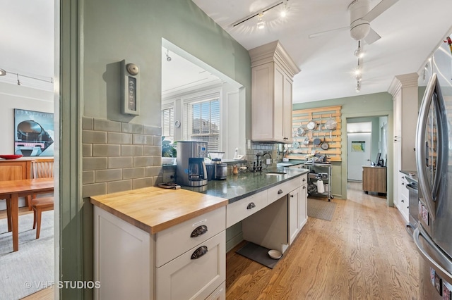 2440 N Lakeview Ave Unit 14E, Chicago, IL 60614 - kitchen with track lighting, light wood finished floors, freestanding refrigerator, decorative backsplash, and a ceiling fan