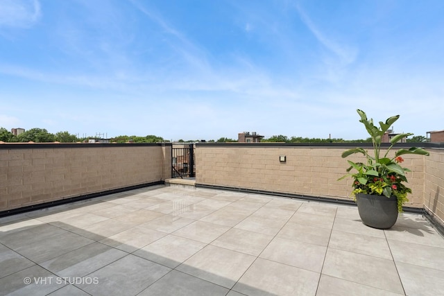 2724 N Wayne Ave Unit 3, Chicago, IL 60614 - view of patio featuring a gate