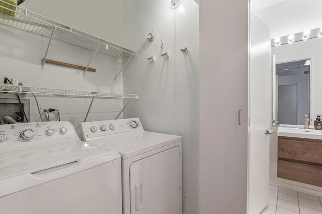 130 S Canal St Unit 624, Chicago, IL 60606 - laundry room with washing machine and dryer and light tile patterned flooring