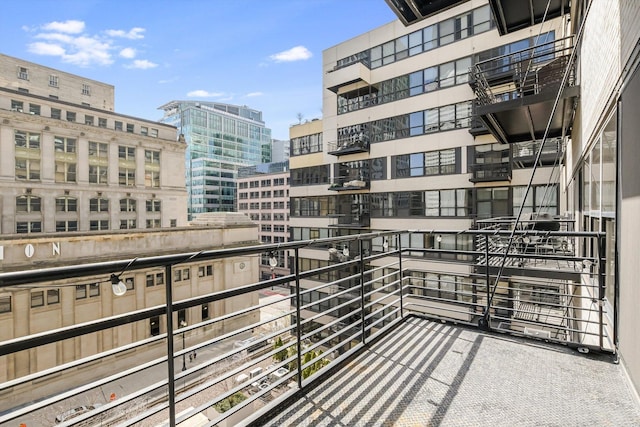 130 S Canal St Unit 624, Chicago, IL 60606 - balcony with a city view