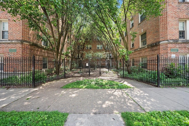 837 E 52nd St Unit 3, Chicago, IL 60615 - view of home's community featuring a fenced front yard