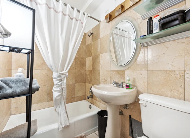 3410 N Lake Shore Dr Unit 5E, Chicago, IL 60657 - bathroom with tile walls and shower / tub combo with curtain