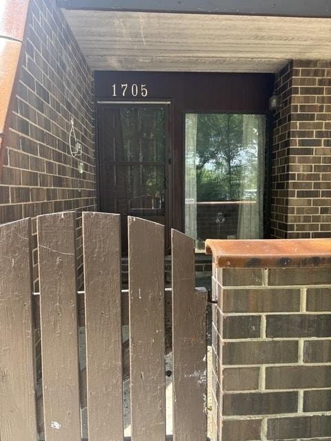 1705 Kenneth Cir Unit 1705, Elgin, IL 60120 - property entrance