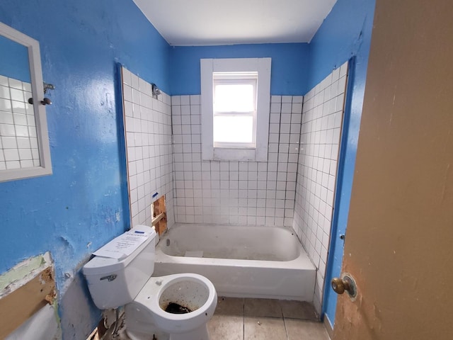 5307 S Emerald Ave, Chicago, IL 60609 - bathroom with tile patterned floors and washtub / shower combination