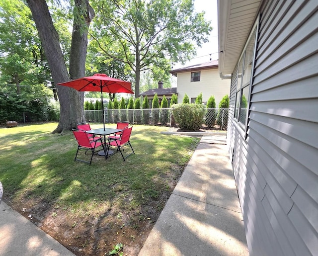 727 N Fordham Ave, Aurora, IL 60506 - fenced backyard with outdoor dining space