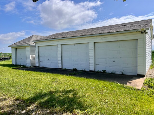 1116 E 2300 N Rd, Danforth, IL 60930 - view of garage