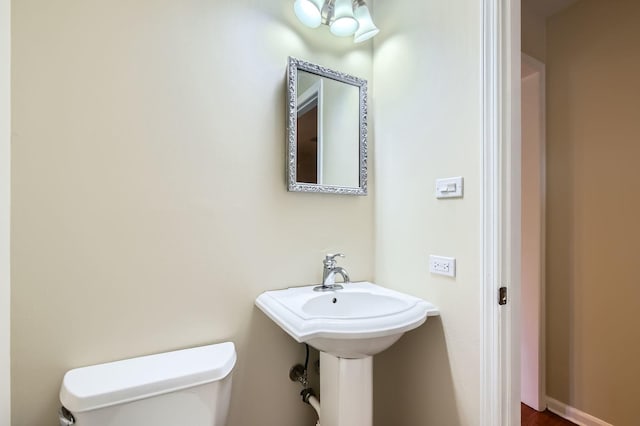 918 Carol Ln, Crete, IL 60417 - half bathroom with toilet