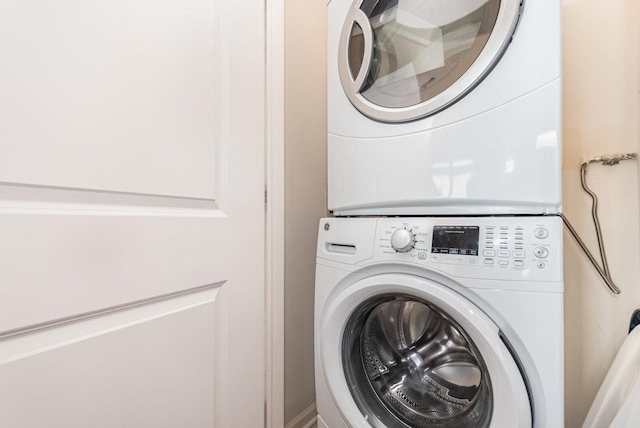 1199 E Port Clinton Rd Unit 305, Vernon Hills, IL 60061 - laundry area with stacked washer / drying machine