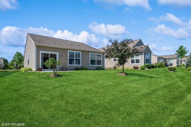 3172 Eastbank Cir, Mundelein, IL 60060 - photo 17