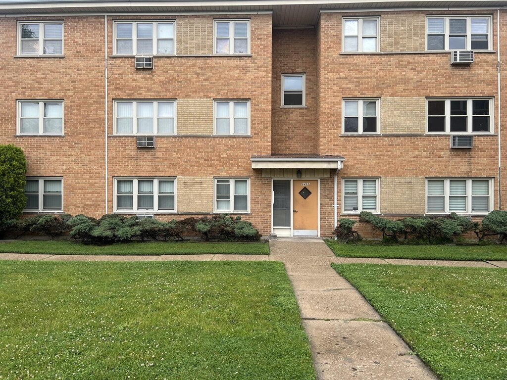 2422 W Berwyn Ave Unit 309, Chicago, IL 60625 - photo 1