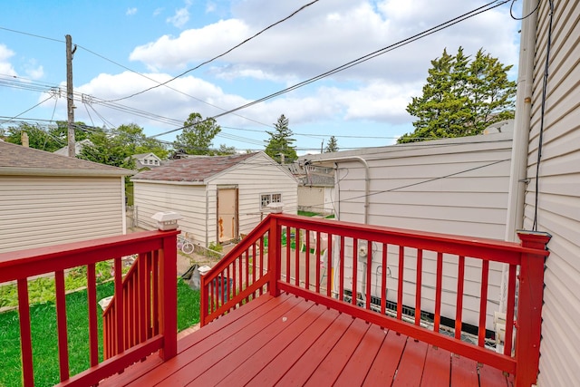 5424 N Lotus Ave, Chicago, IL 60630 - deck with an outbuilding