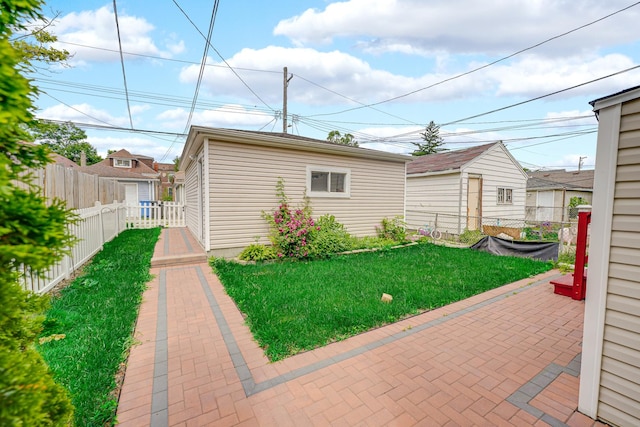 5424 N Lotus Ave, Chicago, IL 60630 - view of yard with a patio