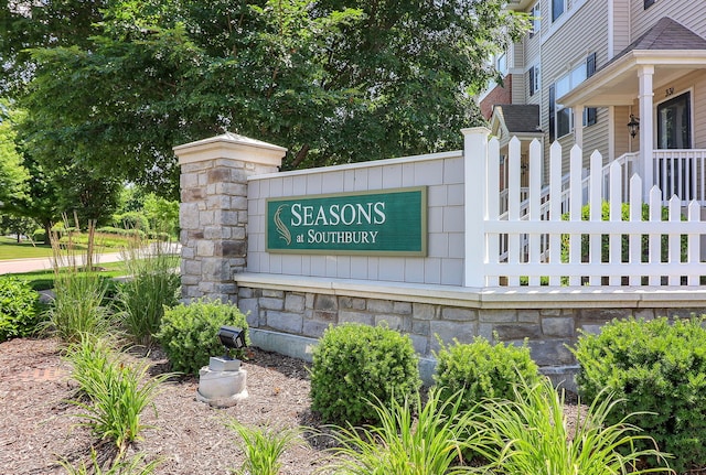 277 Lakeshore Dr, Oswego, IL 60543 - view of community sign