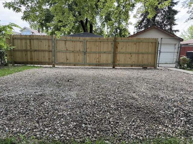 7133 S Honore St, Chicago, IL 60636 - view of yard featuring a gate
