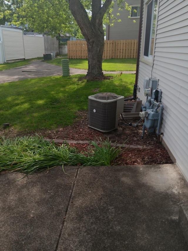 853 Greenbriar Ln, University Park, IL 60484 - view of yard with a patio area