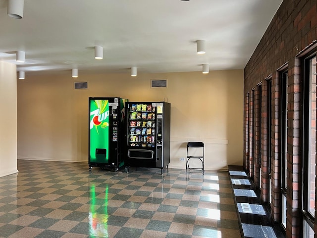 3001 S Michigan Ave Unit 909, Chicago, IL 60616 - interior space with baseboards