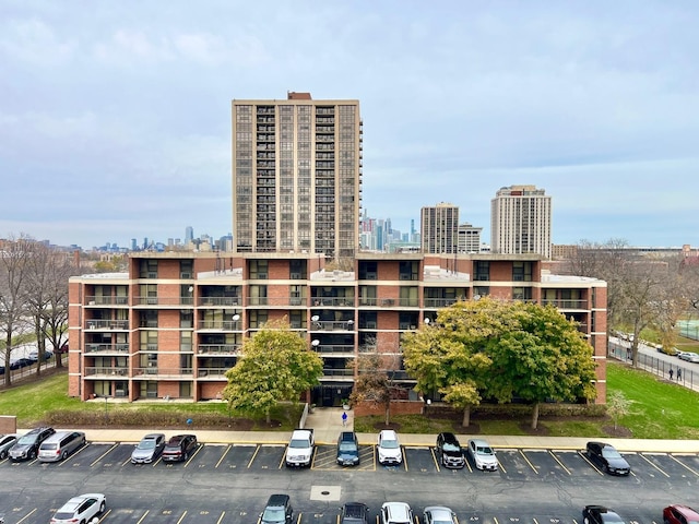 3001 S Michigan Ave Unit 909, Chicago, IL 60616 - view of building exterior featuring uncovered parking and a view of city