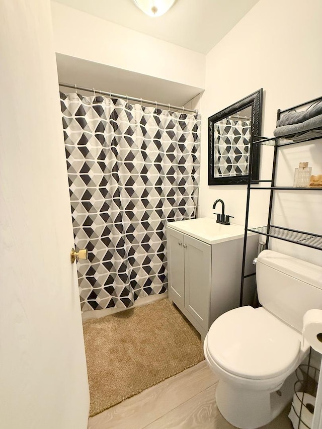 1318 Pine Grove Ave, Round Lake Beach, IL 60073 - full bath with vanity and a shower with shower curtain