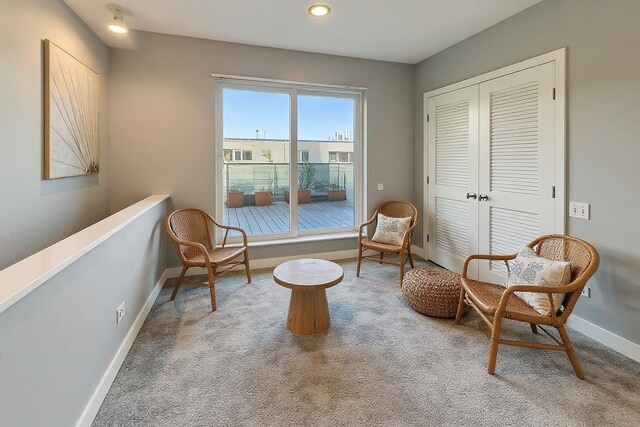 1223 W Cottage Pl, Chicago, IL 60607 - sitting room with carpet flooring and recessed lighting