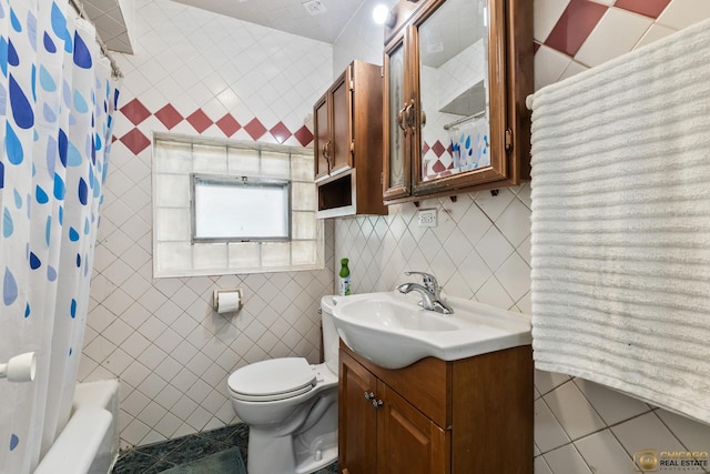 7220 S Spaulding Ave, Chicago, IL 60629 - full bath with tile patterned floors, tile walls, vanity, and shower / bath combo with shower curtain