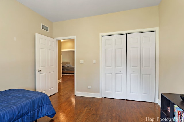 1340 Park Ave, Winthrop Harbor, IL 60096 - bedroom with dark wood finished floors and a closet