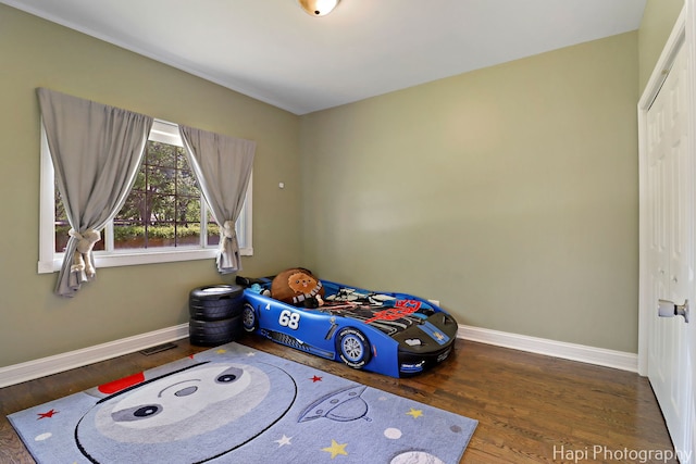 1340 Park Ave, Winthrop Harbor, IL 60096 - bedroom featuring wood finished floors and baseboards