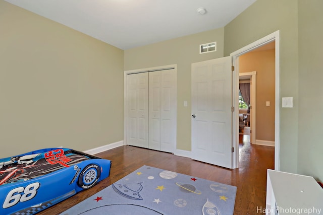 1340 Park Ave, Winthrop Harbor, IL 60096 - bedroom with wood finished floors and a closet
