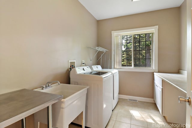 1340 Park Ave, Winthrop Harbor, IL 60096 - laundry room with washing machine and clothes dryer and light tile patterned floors