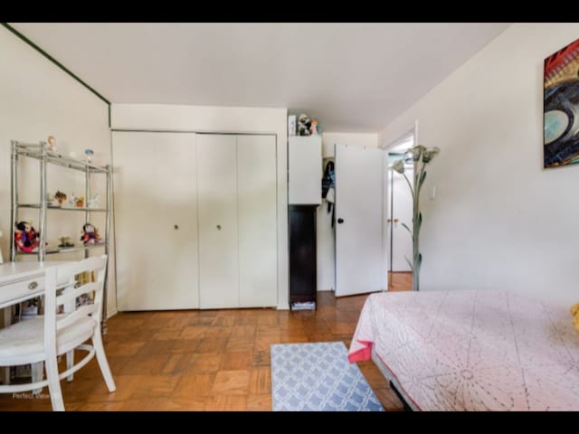 5112 Deerpath Rd, Oak Forest, IL 60452 - bedroom with a closet