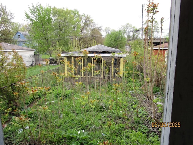 605 E 92nd Pl, Chicago, IL 60619 - view of yard featuring a vegetable garden