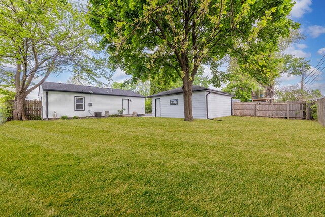 519 Everette Ave, Romeoville, IL 60446 - fenced backyard featuring an outdoor structure
