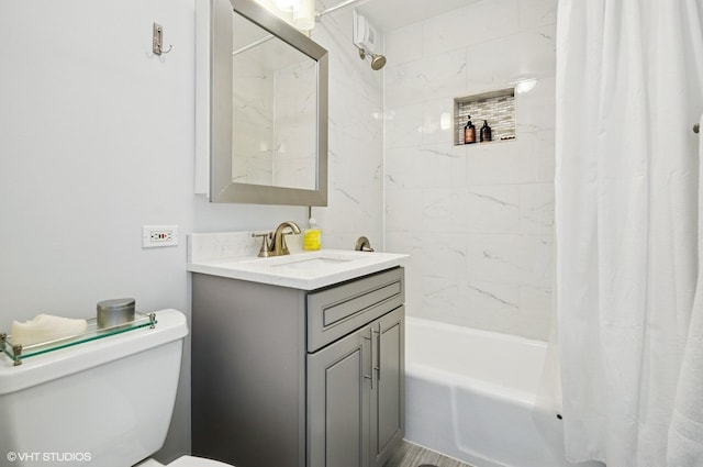 2626 N Lakeview Ave Unit 2012, Chicago, IL 60614 - bathroom with vanity and shower / tub combo with curtain