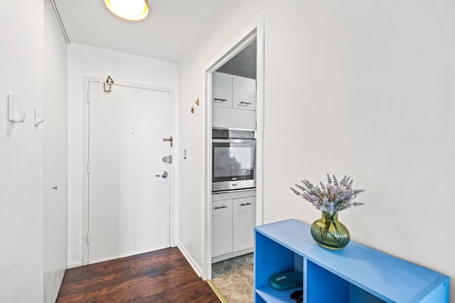 6301 N Sheridan Rd Unit 7N, Chicago, IL 60660 - entryway with wood finished floors and baseboards