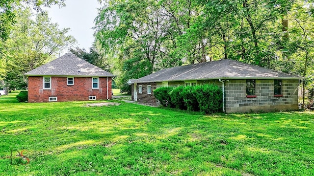 305 W 3rd St, Streator, IL 61364 - rear view of property featuring a yard and a shingled roof