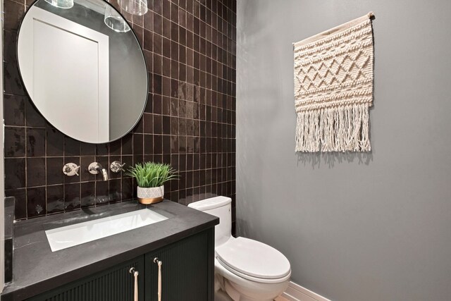 1646 N Orchard St Unit 1S, Chicago, IL 60614 - half bath featuring vanity and backsplash