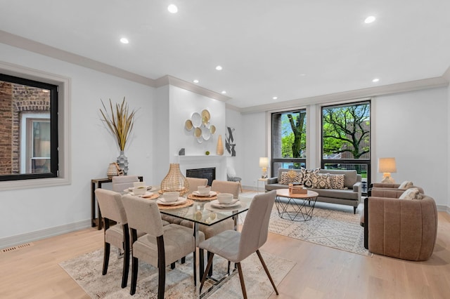 1646 N Orchard St Unit 1S, Chicago, IL 60614 - dining area featuring light wood finished floors, a glass covered fireplace, and recessed lighting
